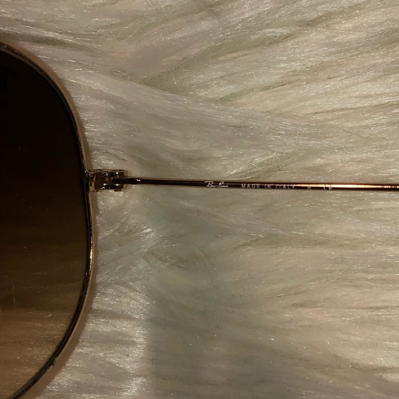 Ray-Ban Aviator Gold Tone Frame Large Sunnies - Picture 6 of 6